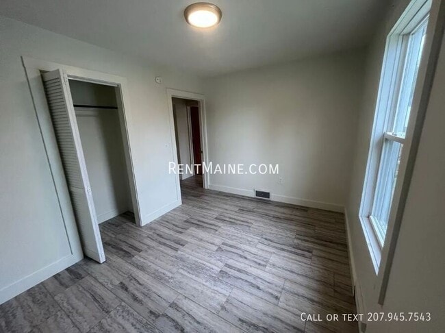 Building Photo - 33 Violette Ave