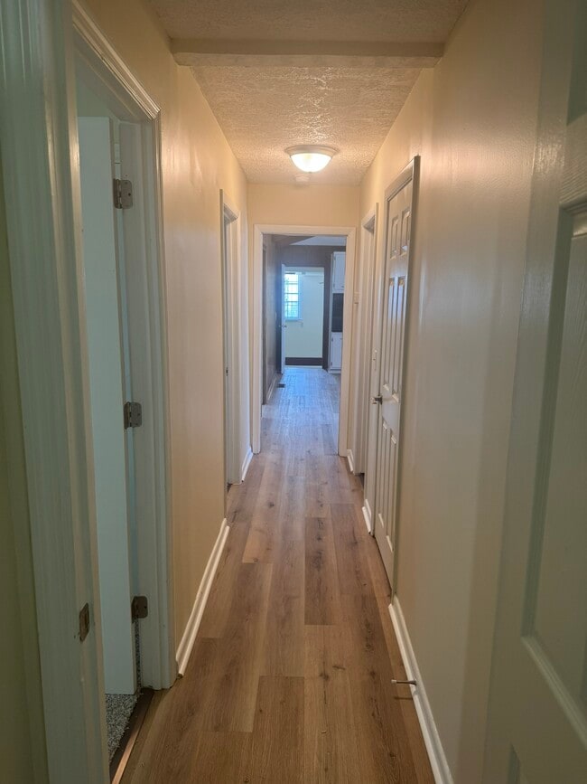 Building Photo - 3004 Lytle Dr