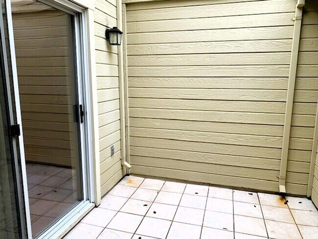 Building Photo - Charming Single-Story Duet in Danbury Park – Prime Location Across from Orloff Park!