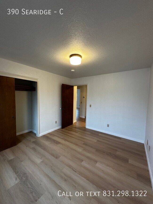 Building Photo - 390 Searidge-C