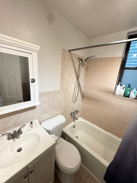 Bathroom - 859 W Lill Ave