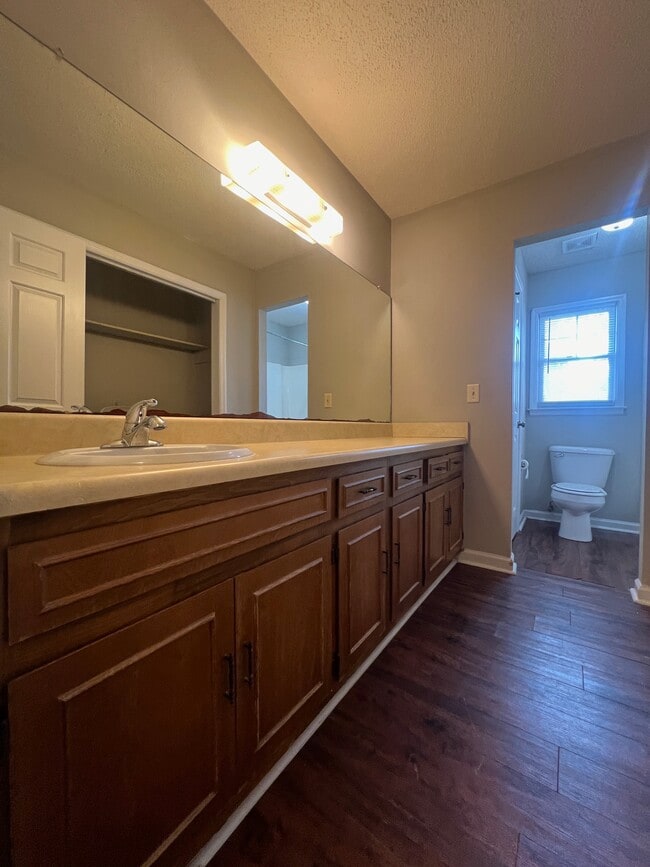 Building Photo - 200 Merry Wood Dr