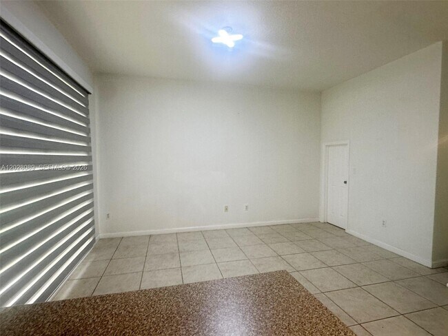 Building Photo - 662 NE 21st Terrace