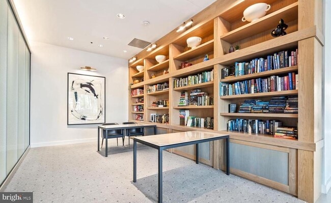 Building Photo - 5750 Bou Ave