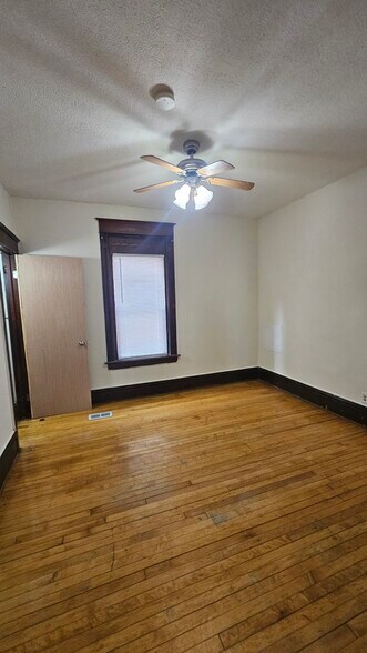 Building Photo - 585 Case Ave