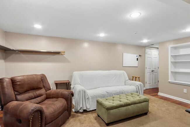 Building Photo - 7329 Ash St