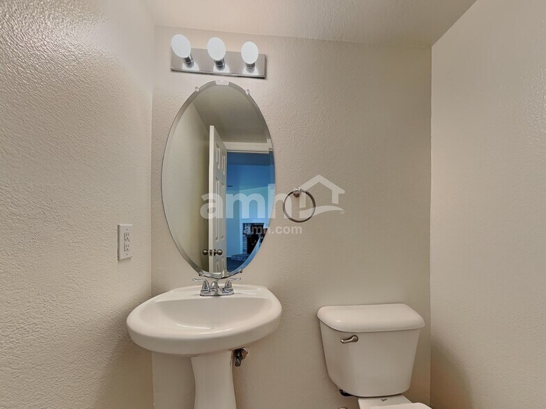 Building Photo - 10616 Park City Trl