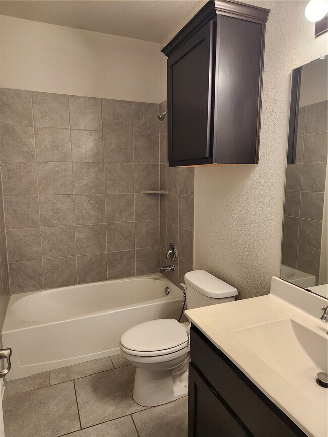 Building Photo - 8519 Golden Field Dr