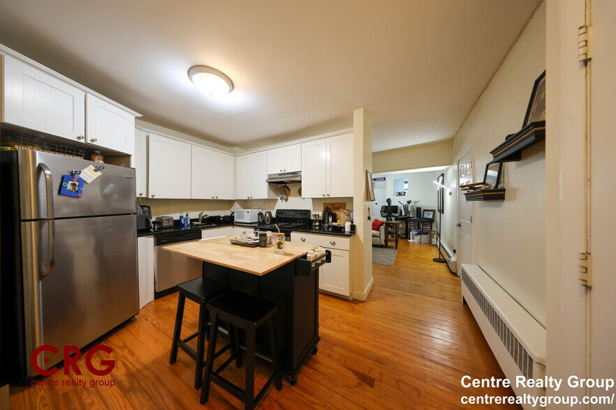 Building Photo - 1728 Beacon St