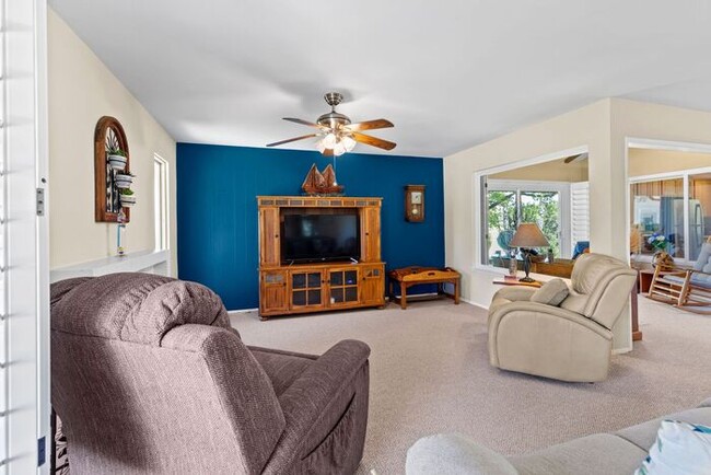 Building Photo - Sweeping Views! Rare and Peaceful 5-home e...