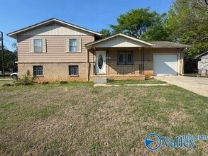 Building Photo - 522 Lisa Ln NW