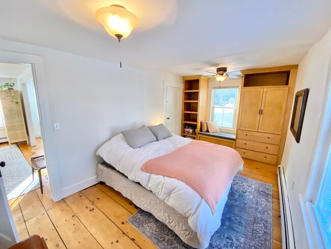 Building Photo - 3 Bedroom House Colchester Available 8/15