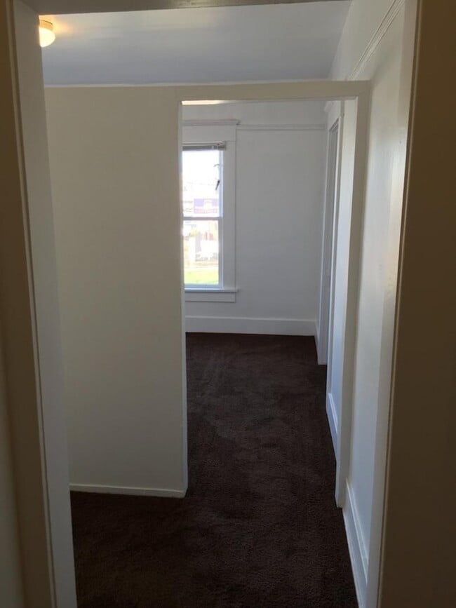 Building Photo - 505 SE Lyon St