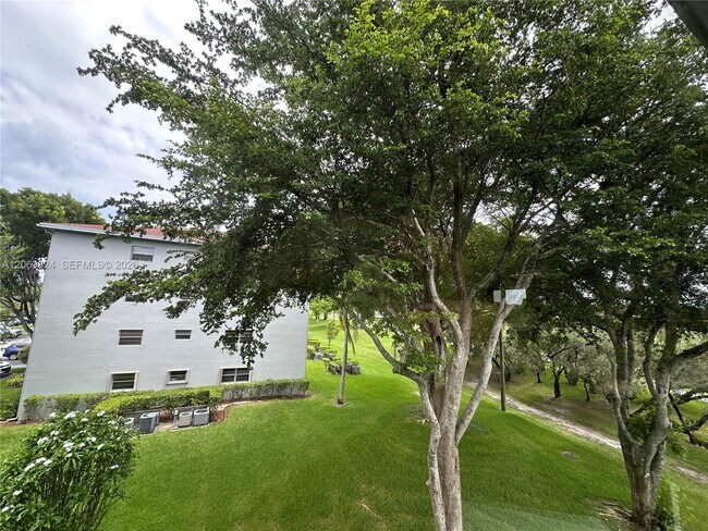 Building Photo - 13550 SW 6th Ct