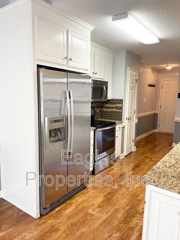 Building Photo - 202 Adler Ln