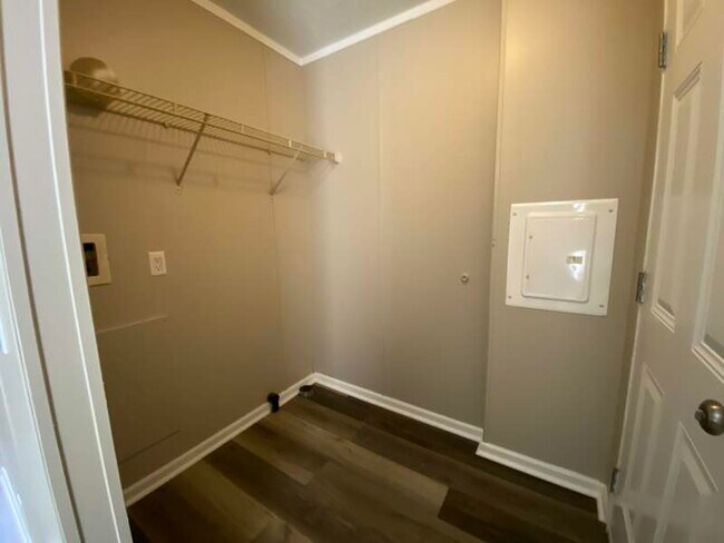 Building Photo - 215 Macon Dr
