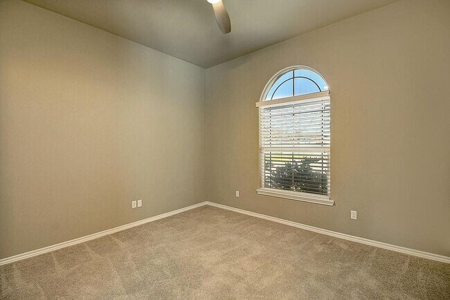Building Photo - 7637 Cattlemen Dr