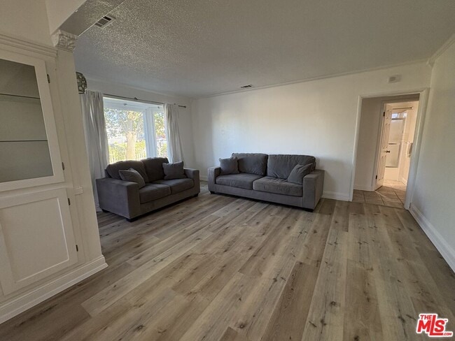 Building Photo - 2417 Andreo Ave