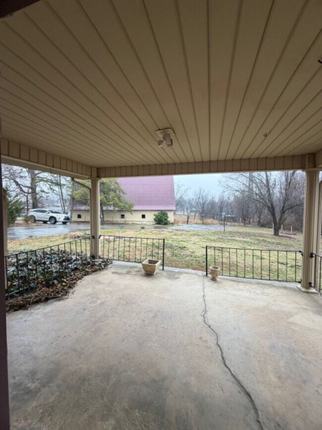 Building Photo - Maryville City  37801 - 3 bedroom, 2.5 bath home - Contact Debra Davis (865) 591-8281