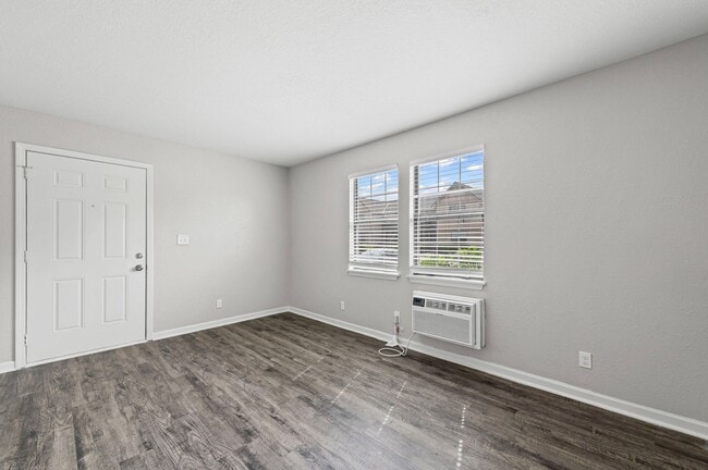 Interior Photo - SANDSTONE APARTMENTS