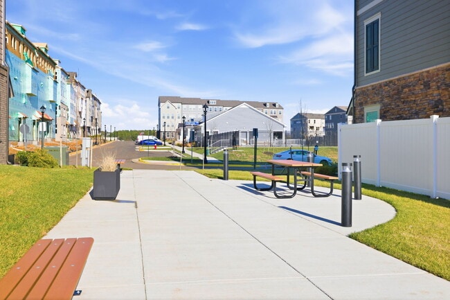 Building Photo - 1017 Venifena Terrace SE