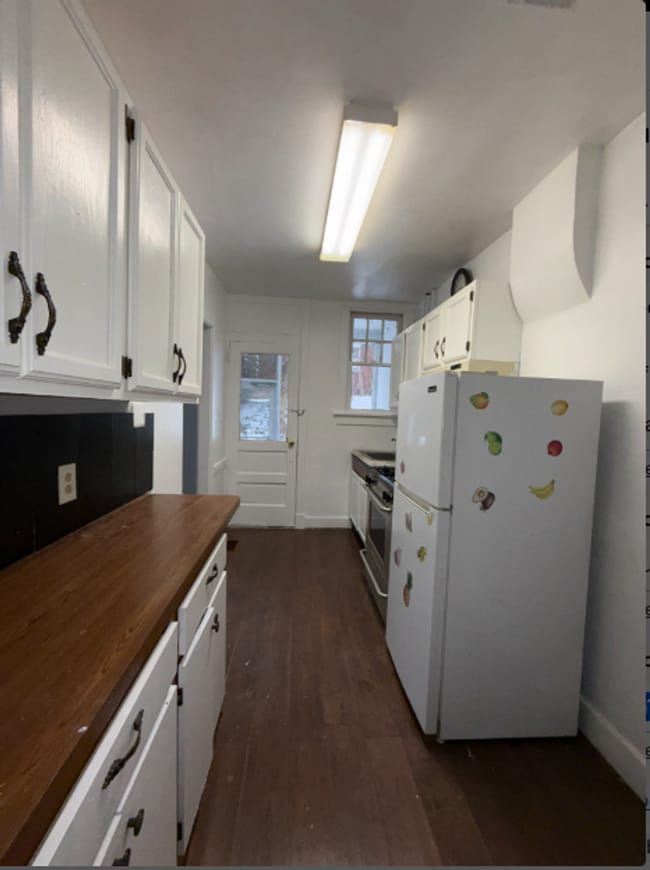 Building Photo - 105 Court St