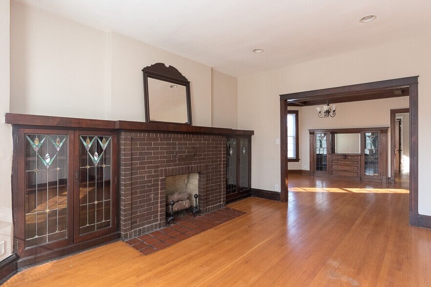 Building Photo - 1440 W Addison St