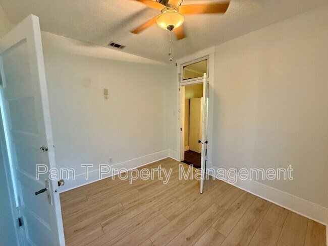 Building Photo - 611 W 44th St