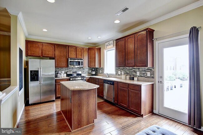 Building Photo - 43893 Eastgate View Drive