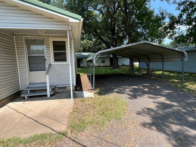 Building Photo - 204 N Frankfort Ave