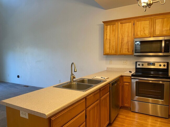 Building Photo - Beautiful 3 Bed, 2.5 Bath Home for Rent – Bright & Spacious in a Great Neighborhood