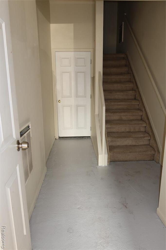 Building Photo - 1956 Campau Farms Cir