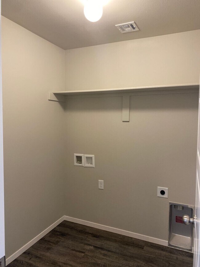 Building Photo - *Pre-leasing* Three Bedroom | Two Bath Hom...