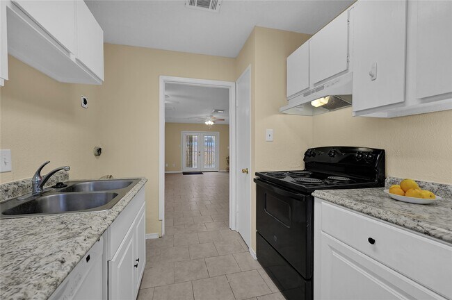 Building Photo - 8405 Wilcrest Dr