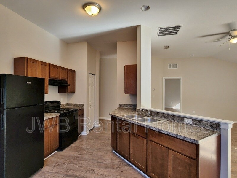 Building Photo - 9951 Rosewood Glen Ln