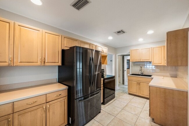 Building Photo - Cute 1 bedroom home with 2 patios and shed***MOVE IN JUNE 20TH****