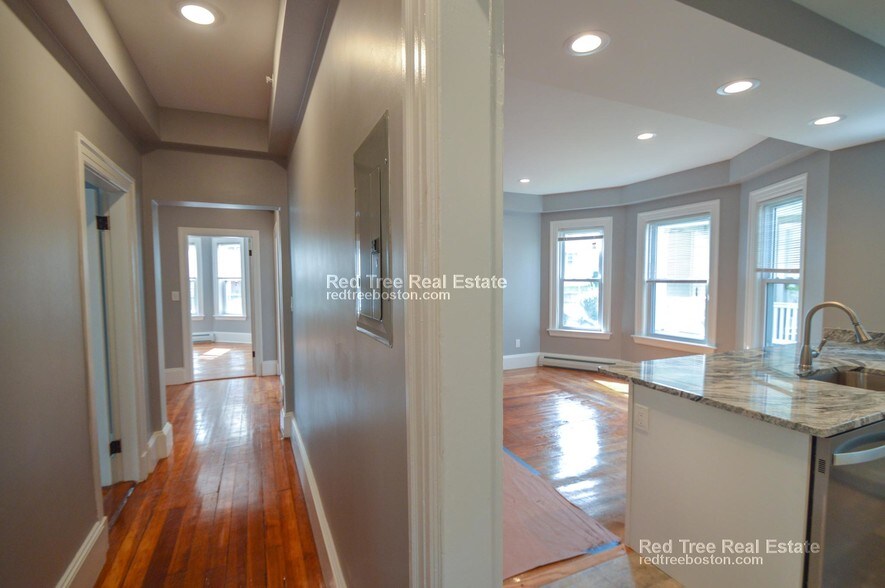 Building Photo - 62 Mapleton St