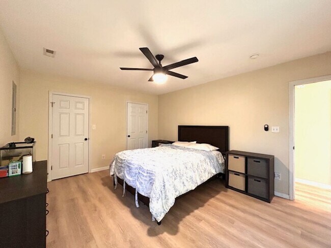 Building Photo - Welcome to Sabiston Height!