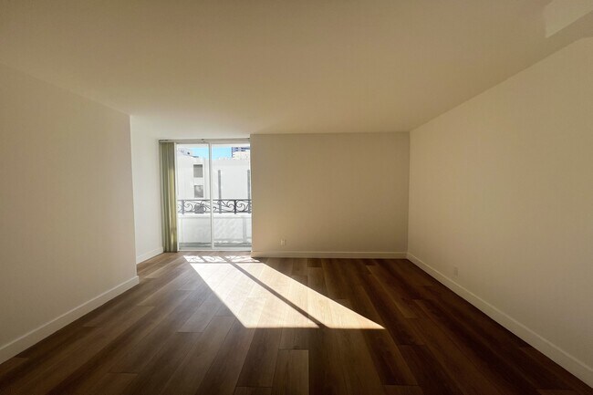 Building Photo - 10390 Wilshire Blvd