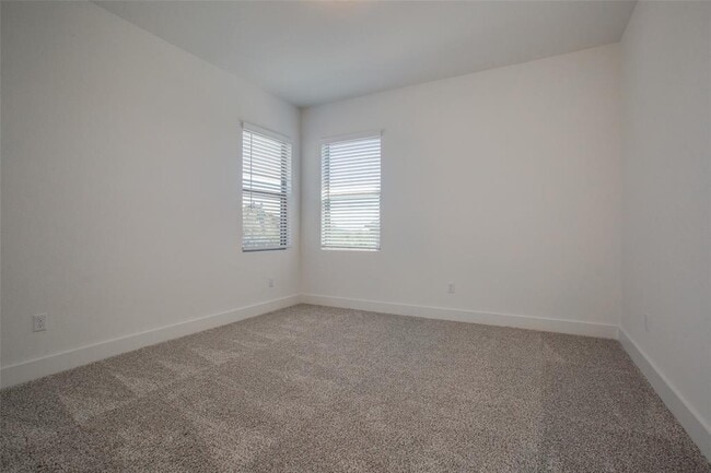 Building Photo - 620 Golden Glory Rd