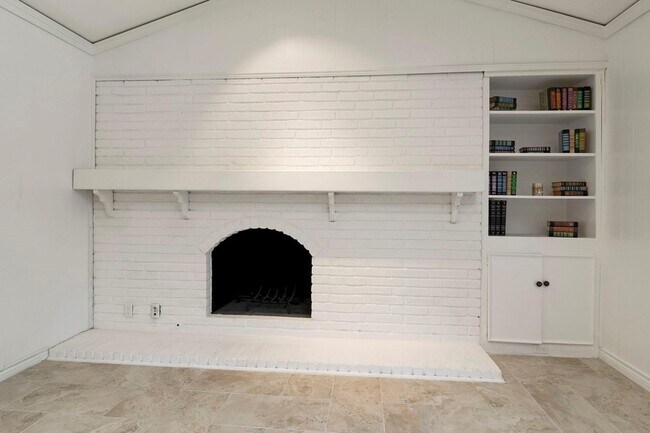 Building Photo - 7709 Village Trail Dr