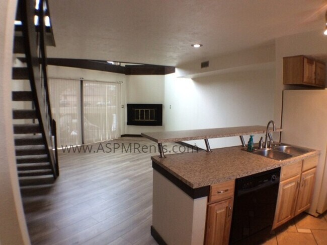 Building Photo - 1 bed, 1 bath, pool