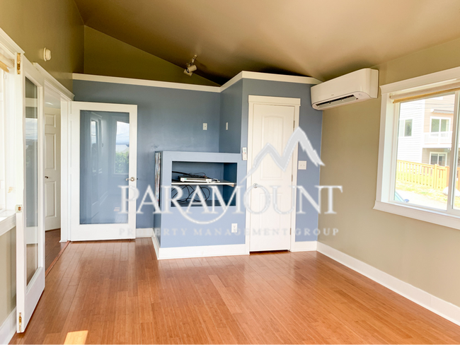 Building Photo - Magnificent Seattle/Water Views in Manches...