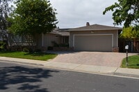 Building Photo - Beautiful Single Family Home in Waverly Pa...