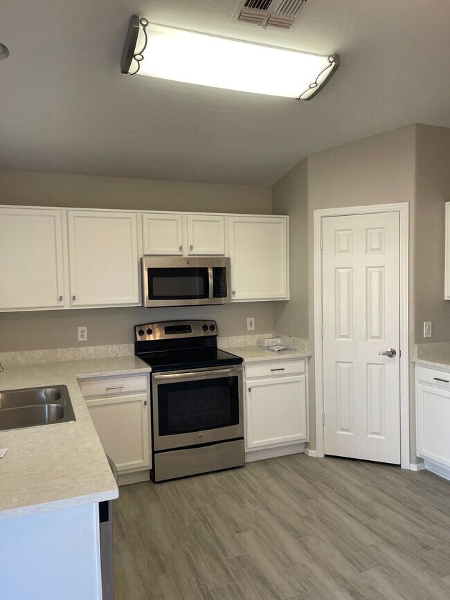 Building Photo - READY TO VIEW NOW! Gorgeous Remodeled Home in El Mirage