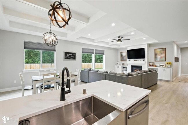 Building Photo - 4 BEDROOM | 2 BATHROOMS | 3 CAR GARAGE | M...