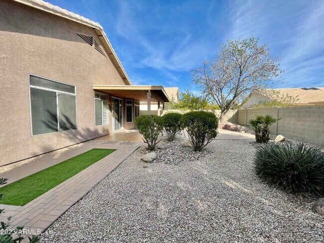 Building Photo - 4939 W Erie St