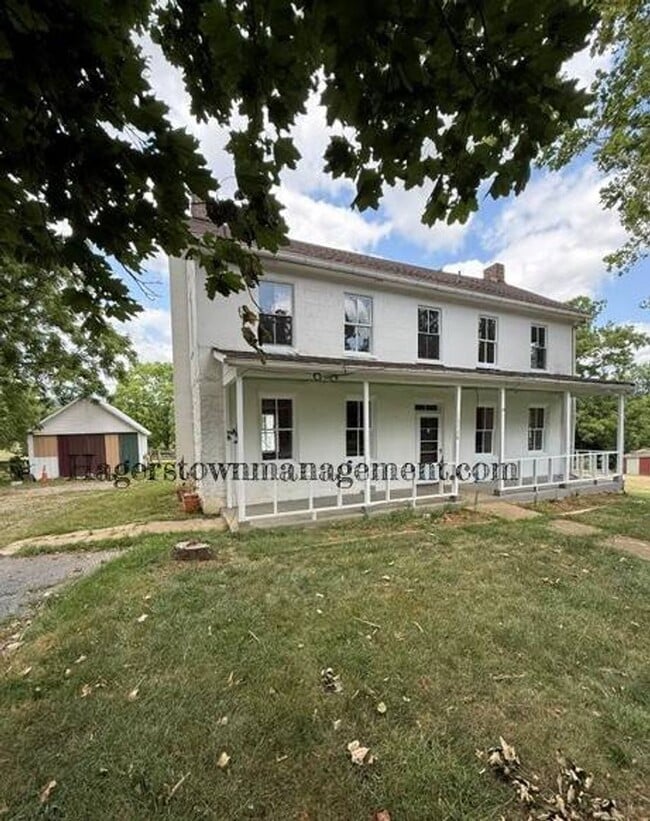 Building Photo - Farmhouse in Clear Spring