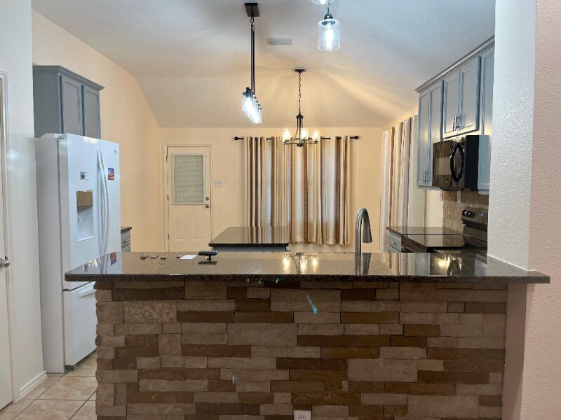 Building Photo - 615 Denali Dr