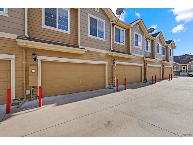 Building Photo - Charming 3BR Townhome in Golden